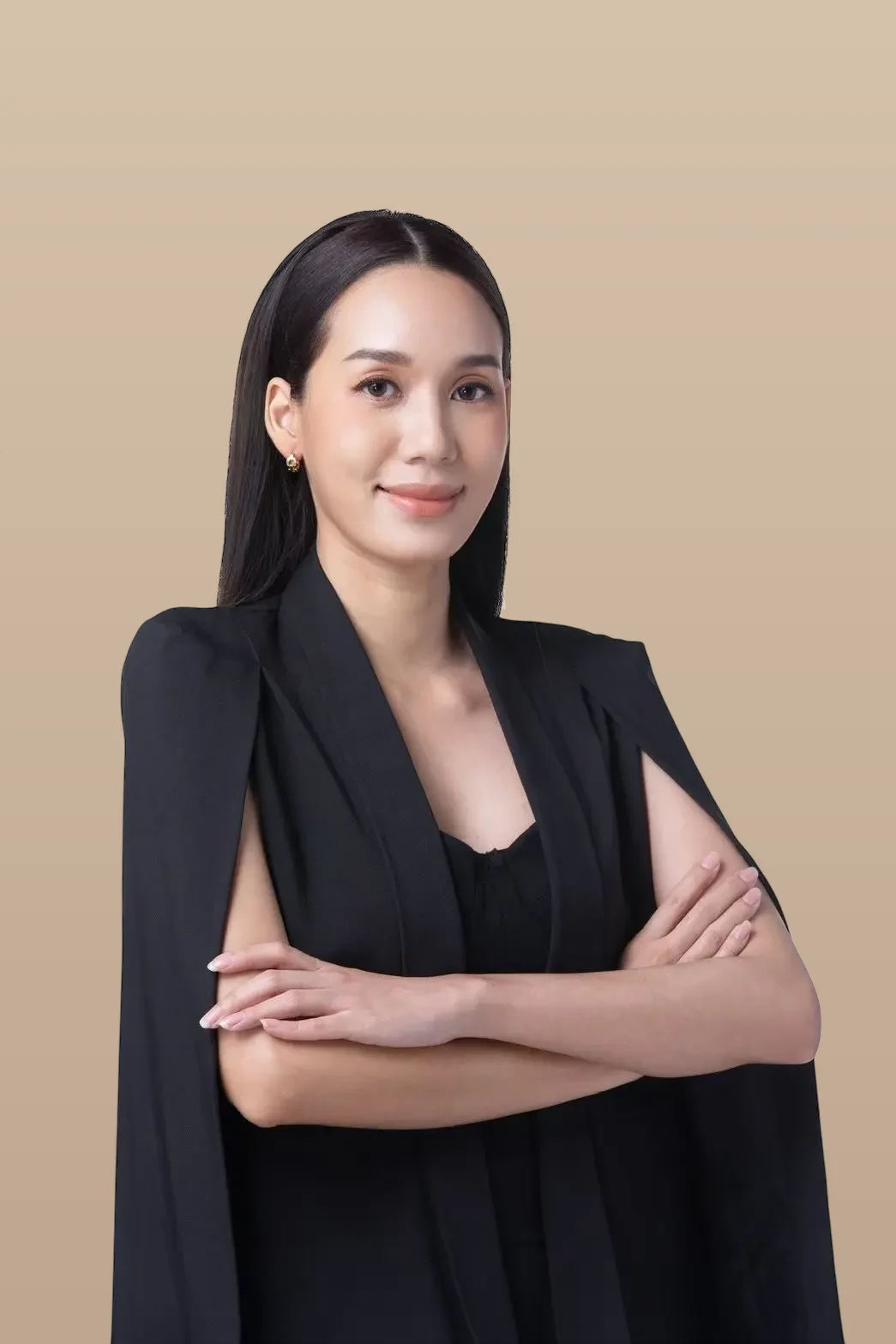 อาจารย์พลอย · ดูแลงานสักปาก สักขอบตา ขนตา และการสอนในด้านที่รับผิดชอบ